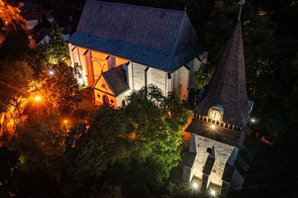 avasi_templom_kivilagitas